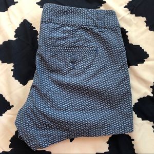 LIKE NEW GAP Blue Chevron Shorts Sz 1